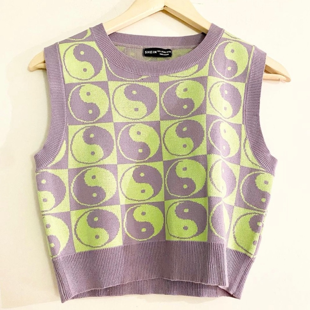 Hung yang sweater vest